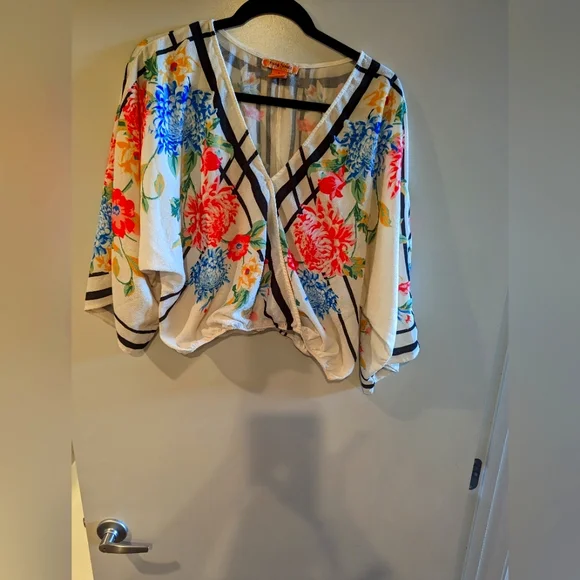EUC Flying Tomato floral kimono style blouse L - Picture 1 of 6